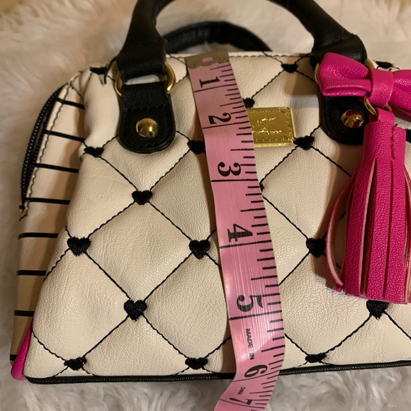 BETSY JOHNSON mini quilted hearts satchel bag LNWOT - Picture 8 of 9